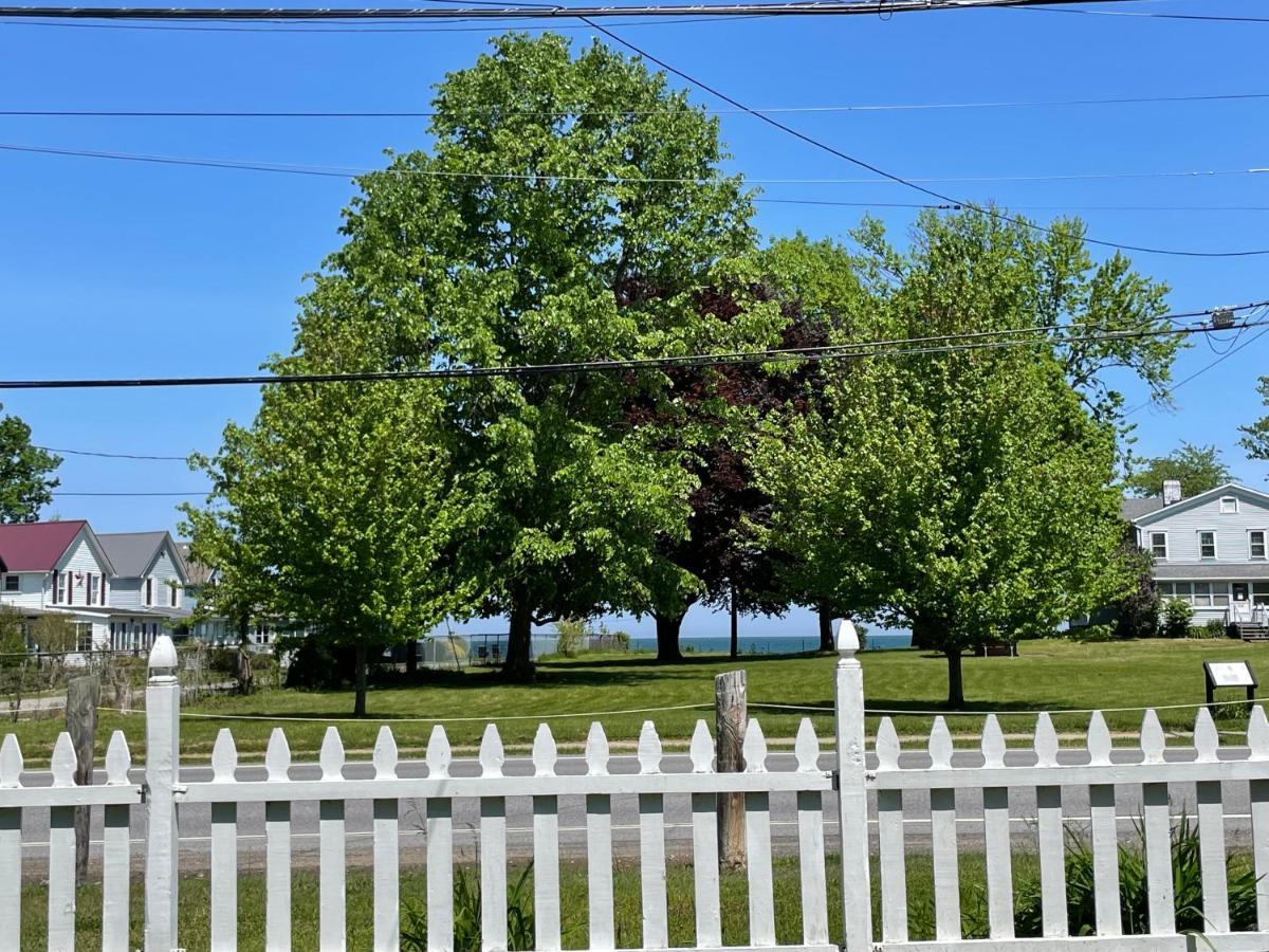 Drop Anchor Cottages And Lake House Geneva-on-the-Lake Exterior foto