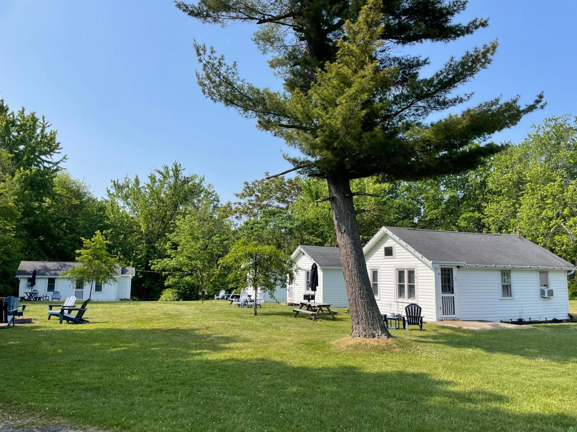 Drop Anchor Cottages And Lake House Geneva-on-the-Lake Exterior foto